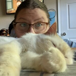 Meet your Posher, Abbi